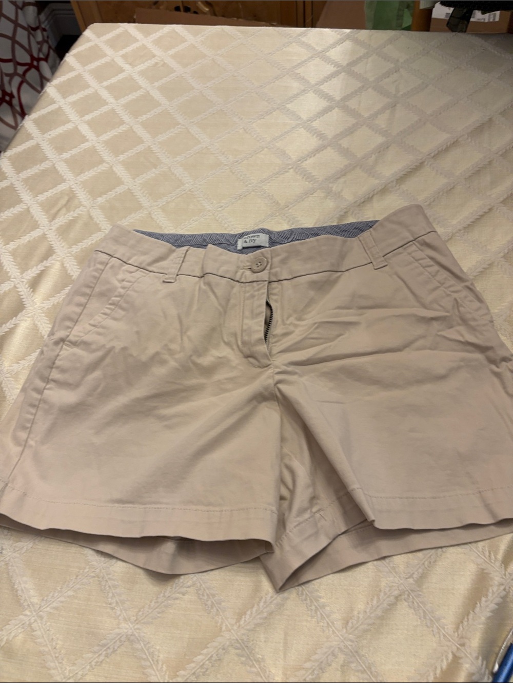 Crown and Ivy Beige Chino Shorts -l